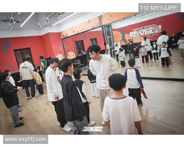 实时新闻南京街舞队配合风格深度对比与分析探讨 实时新闻南京街舞队配合风格深度对比与分析探讨